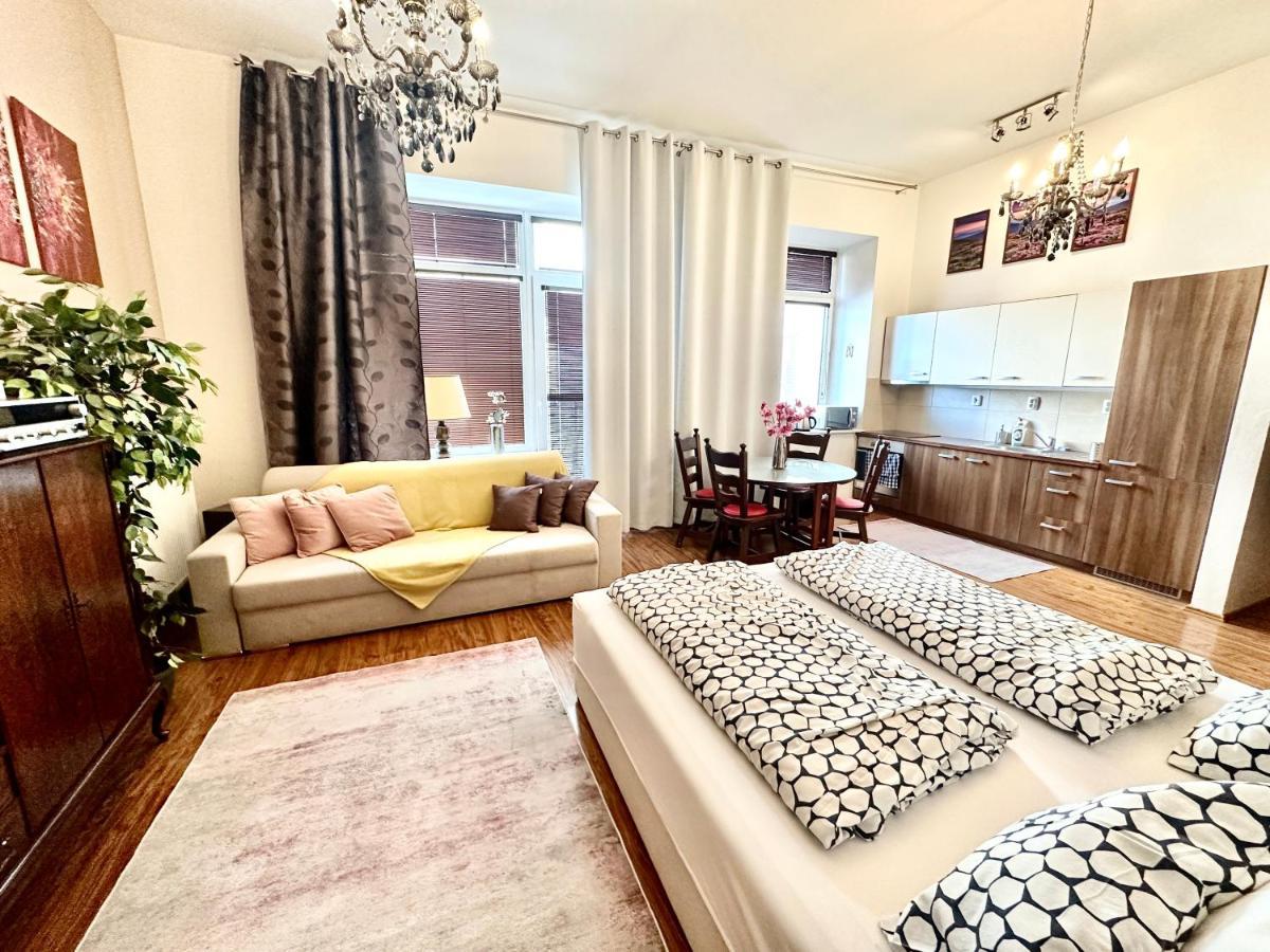 Home Away Main Square Apartment Poprad Eksteriør billede