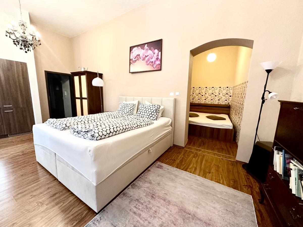 Home Away Main Square Apartment Poprad Eksteriør billede
