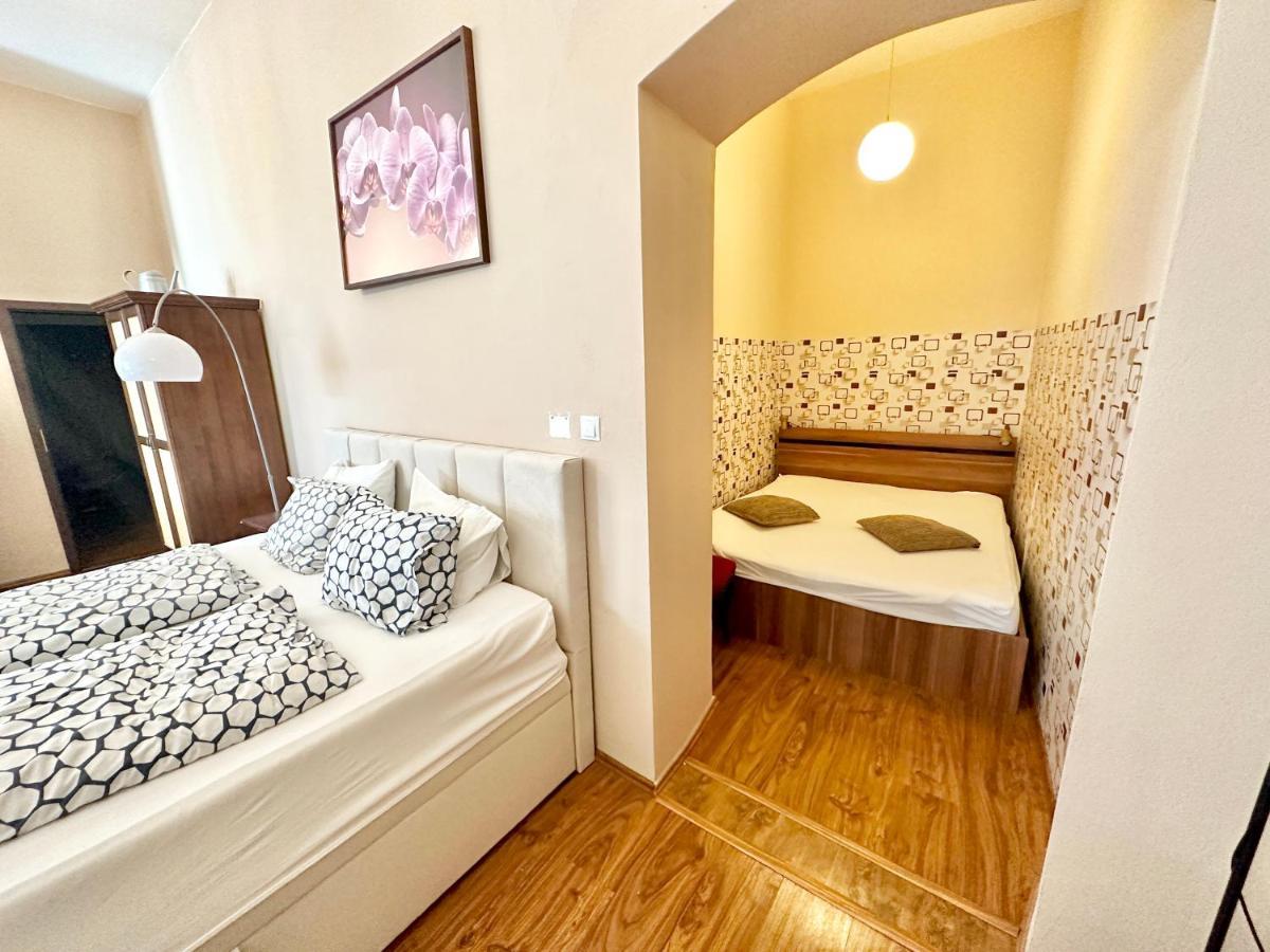 Home Away Main Square Apartment Poprad Eksteriør billede