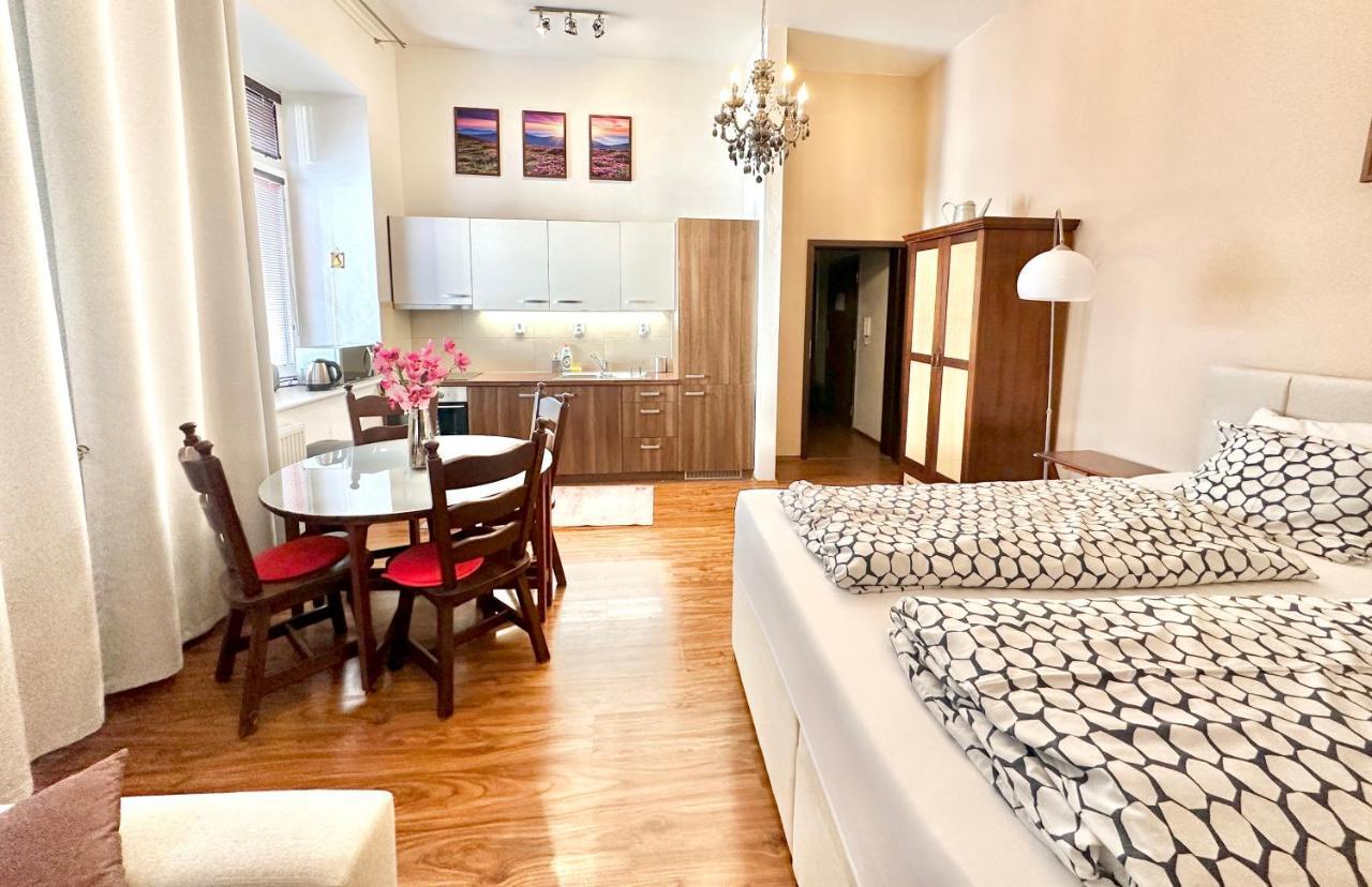Home Away Main Square Apartment Poprad Eksteriør billede