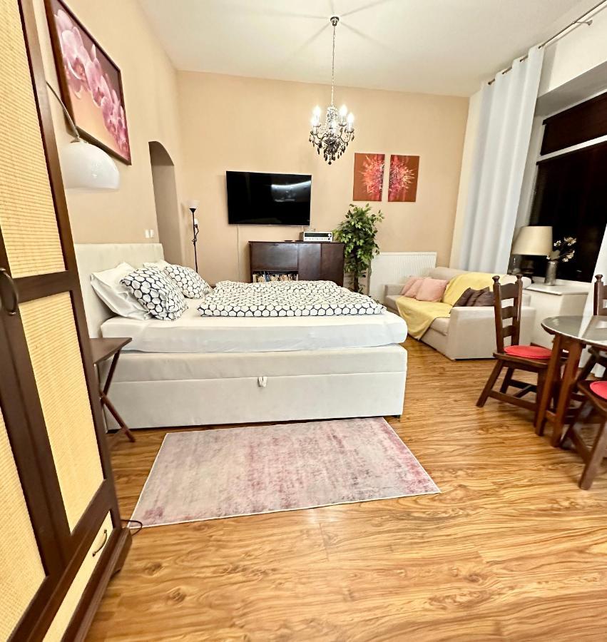 Home Away Main Square Apartment Poprad Eksteriør billede