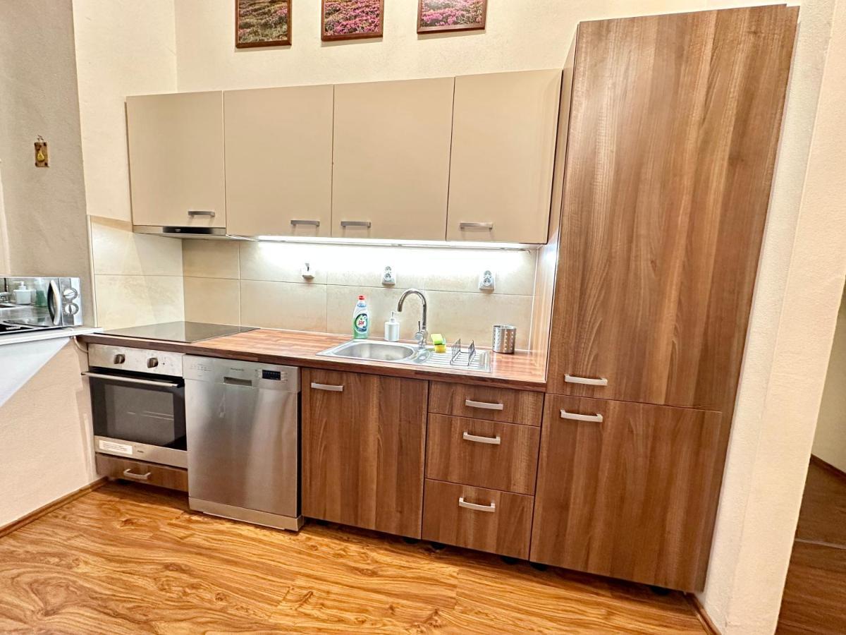 Home Away Main Square Apartment Poprad Eksteriør billede