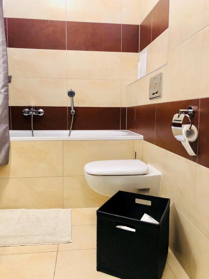 Home Away Main Square Apartment Poprad Eksteriør billede